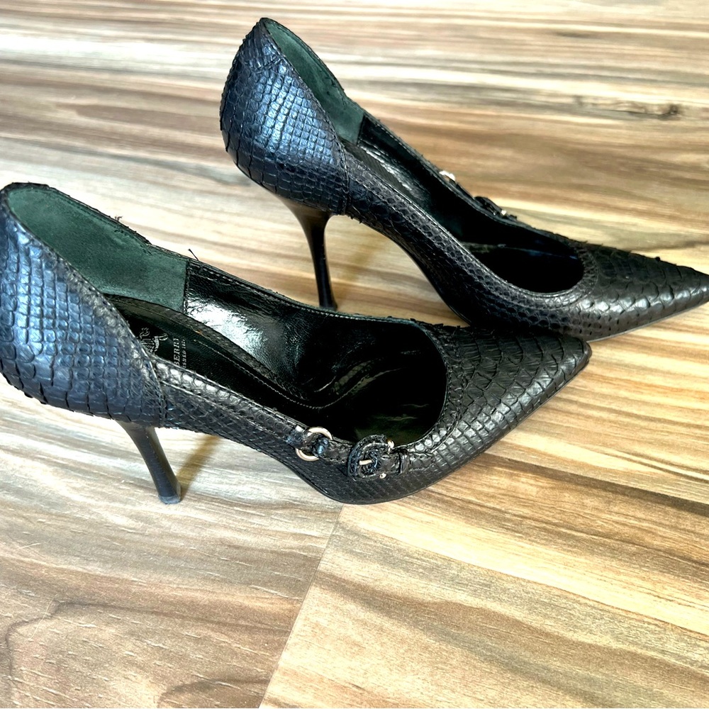 Burberry Pointed Toe Python Pumps - Size 38 1/2 - Black with Buckle